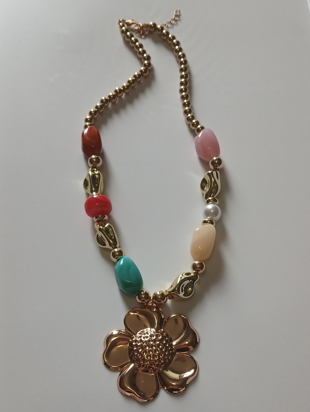 Fashion Jewelry Gold Flower Pendant Necklace with Multicolor Beads